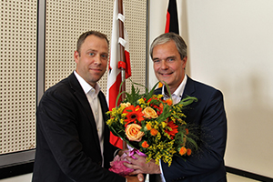 Stv. Fraktionsvorsitzender Mario Czaja gratuliert Burkard Dregger zur Bestätigung als Fraktionsvorsitzender Stv. Fraktionsvorsitzender Mario Czaja gratuliert Burkard Dregger zur Bestätigung als Fraktionsvorsitzender